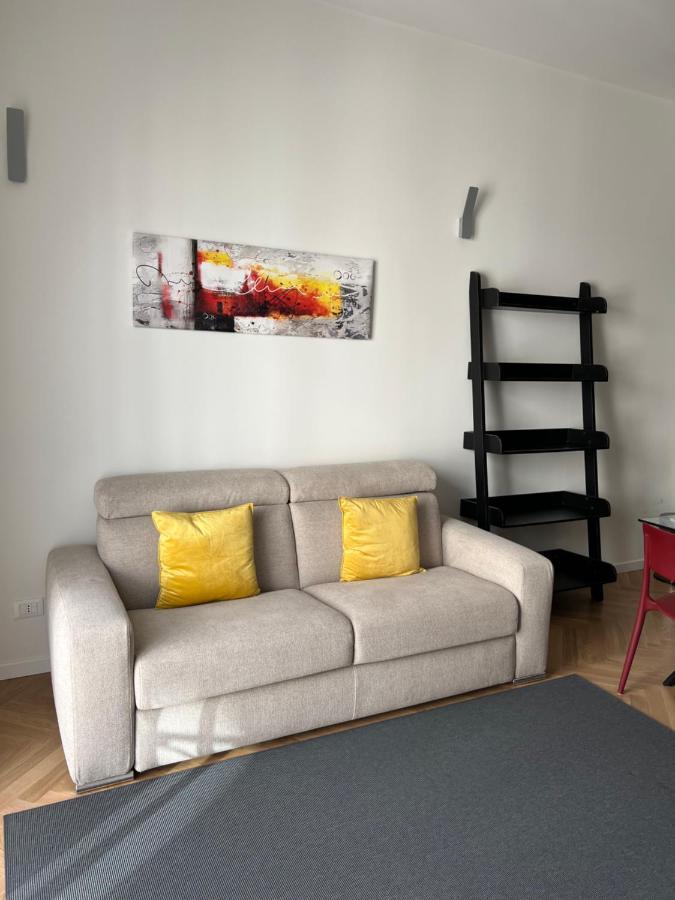Milano: Incantevole Appartamento In Pieno Centro - Fancy Yellow Apartments Luaran gambar